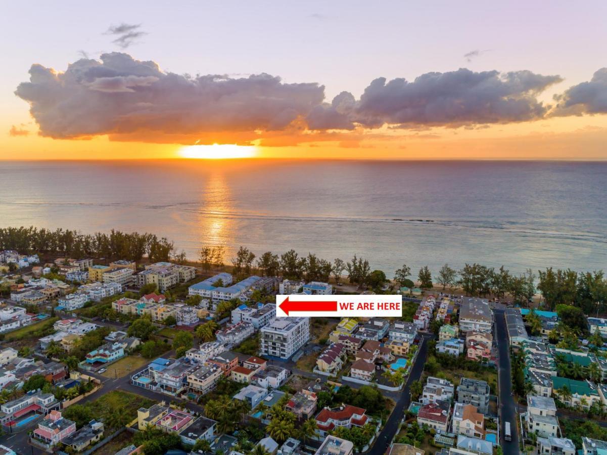 Les Cerisiers Beach Residence, Cosy And Modern 3 Bedroom Apartment Located 50 Metres From The Beach And From All Amenities And Restaurants On The Coastal Road Flic en Flac Екстер'єр фото