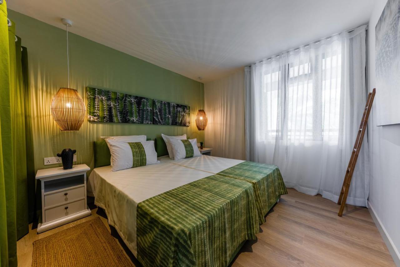 Les Cerisiers Beach Residence, Cosy And Modern 3 Bedroom Apartment Located 50 Metres From The Beach And From All Amenities And Restaurants On The Coastal Road Flic en Flac Екстер'єр фото