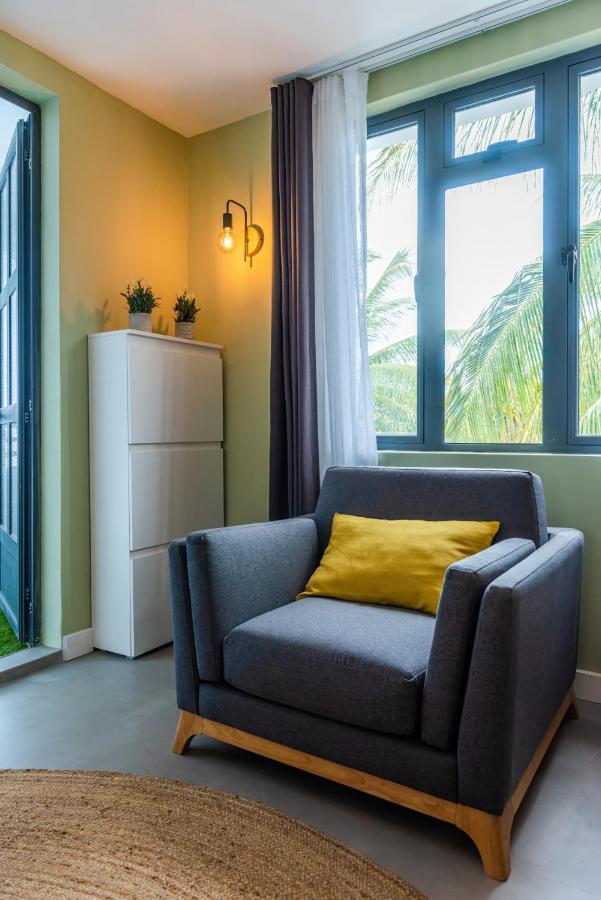 Les Cerisiers Beach Residence, Cosy And Modern 3 Bedroom Apartment Located 50 Metres From The Beach And From All Amenities And Restaurants On The Coastal Road Flic en Flac Екстер'єр фото