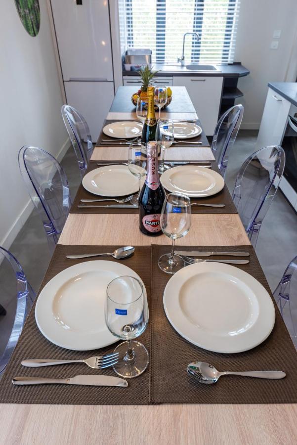 Les Cerisiers Beach Residence, Cosy And Modern 3 Bedroom Apartment Located 50 Metres From The Beach And From All Amenities And Restaurants On The Coastal Road Flic en Flac Екстер'єр фото