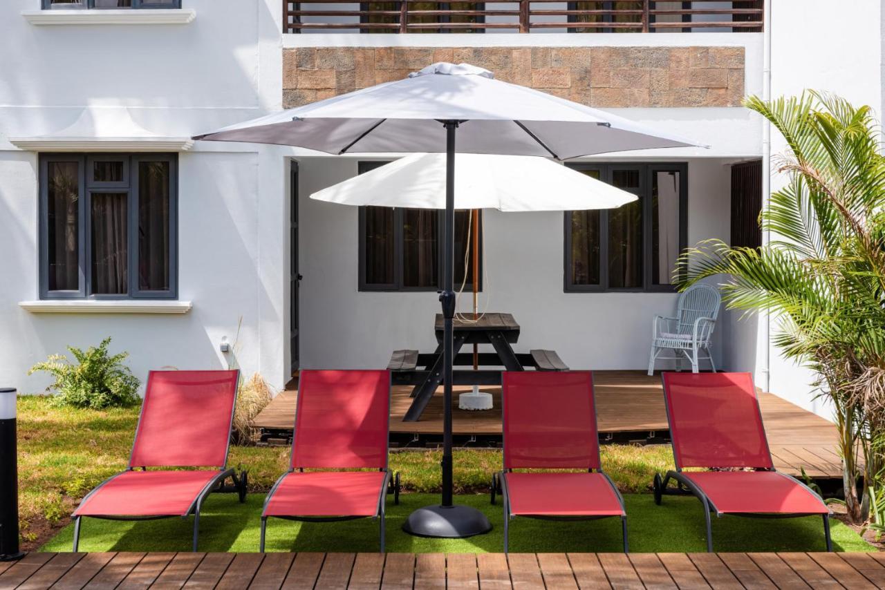 Les Cerisiers Beach Residence, Cosy And Modern 3 Bedroom Apartment Located 50 Metres From The Beach And From All Amenities And Restaurants On The Coastal Road Flic en Flac Екстер'єр фото