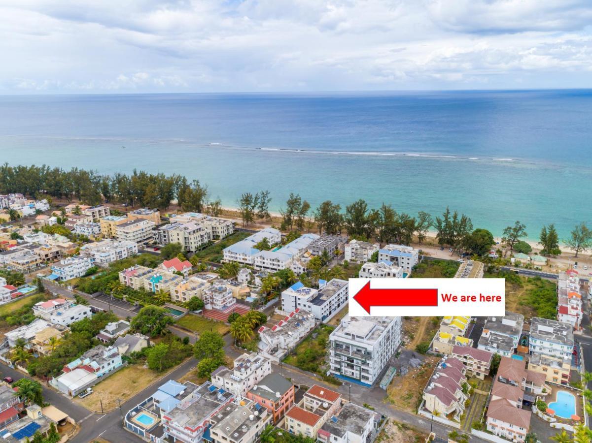 Les Cerisiers Beach Residence, Cosy And Modern 3 Bedroom Apartment Located 50 Metres From The Beach And From All Amenities And Restaurants On The Coastal Road Flic en Flac Екстер'єр фото