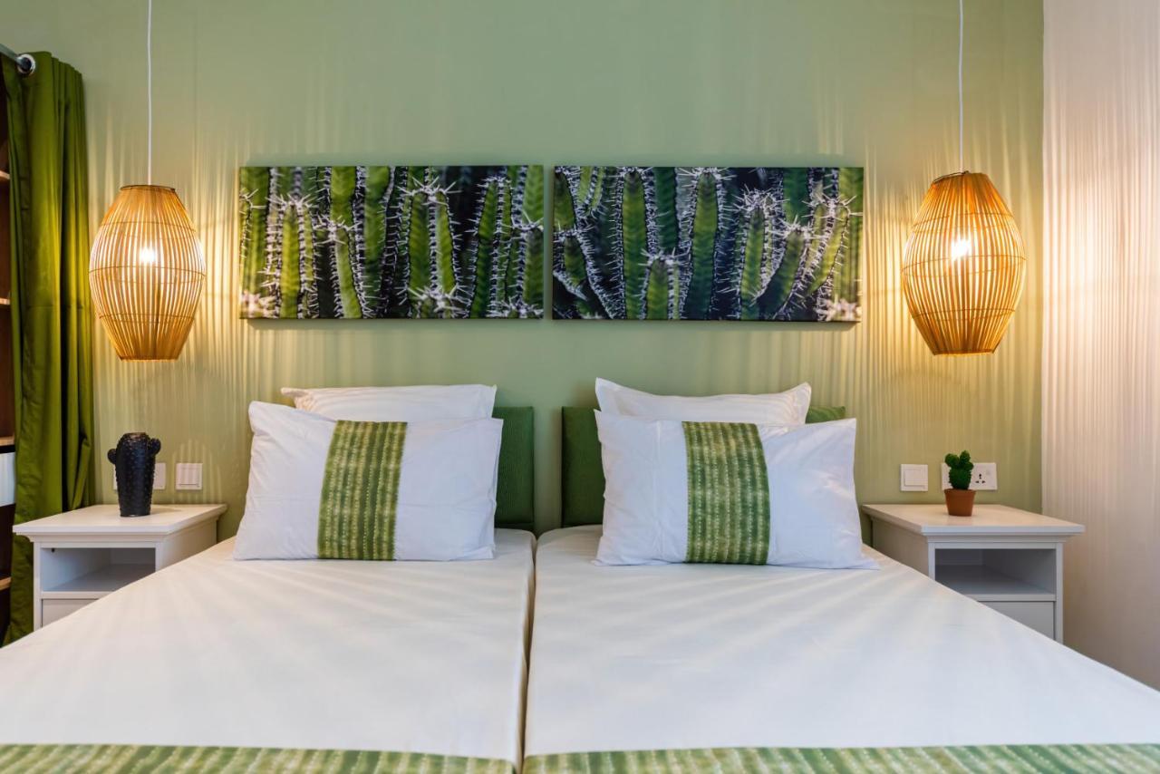 Les Cerisiers Beach Residence, Cosy And Modern 3 Bedroom Apartment Located 50 Metres From The Beach And From All Amenities And Restaurants On The Coastal Road Flic en Flac Екстер'єр фото