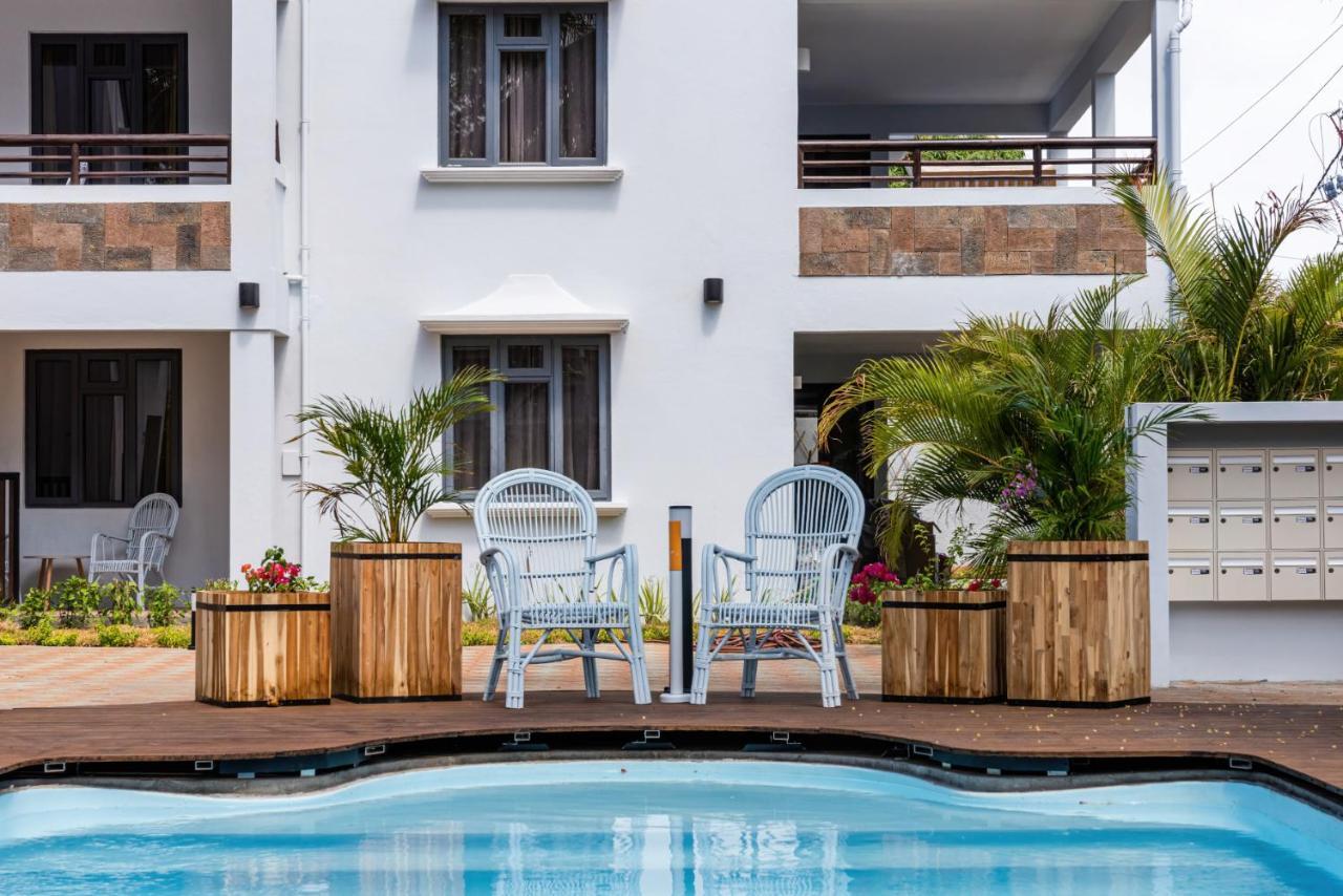 Les Cerisiers Beach Residence, Cosy And Modern 3 Bedroom Apartment Located 50 Metres From The Beach And From All Amenities And Restaurants On The Coastal Road Flic en Flac Екстер'єр фото