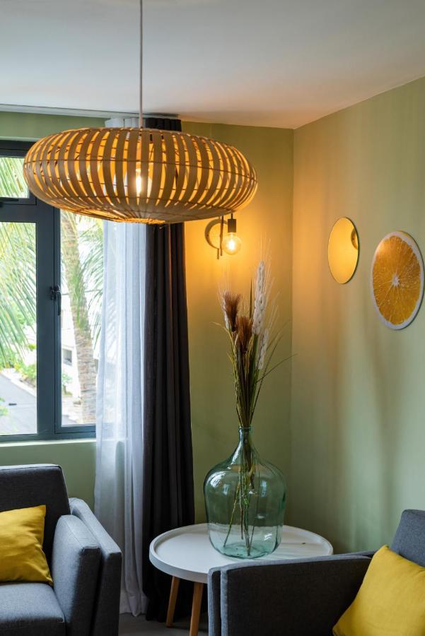 Les Cerisiers Beach Residence, Cosy And Modern 3 Bedroom Apartment Located 50 Metres From The Beach And From All Amenities And Restaurants On The Coastal Road Flic en Flac Екстер'єр фото